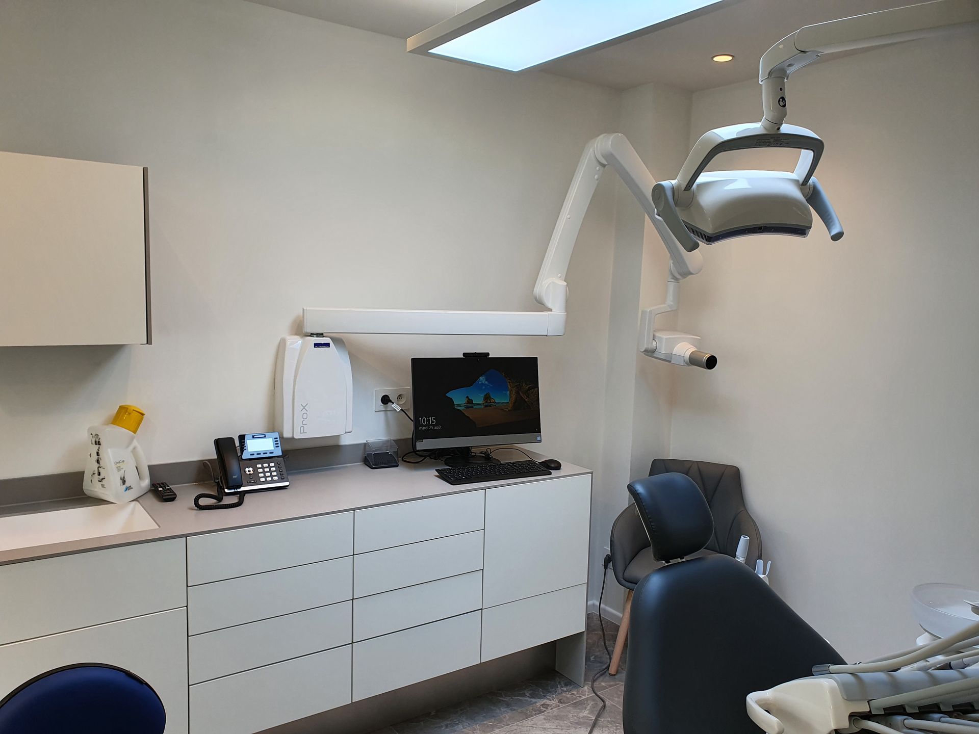 HelpIT-service-informatique-Braine-l-alleud-brabant-wallon-specialiste-cabinet-dentaire-installation-PME-centres-de-soins-dentistes